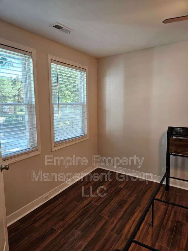 Columbia House: 2728 Kingswood Dr