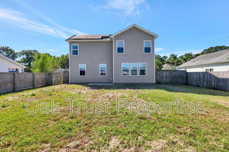 Goose Creek House: 105 Gavins Way