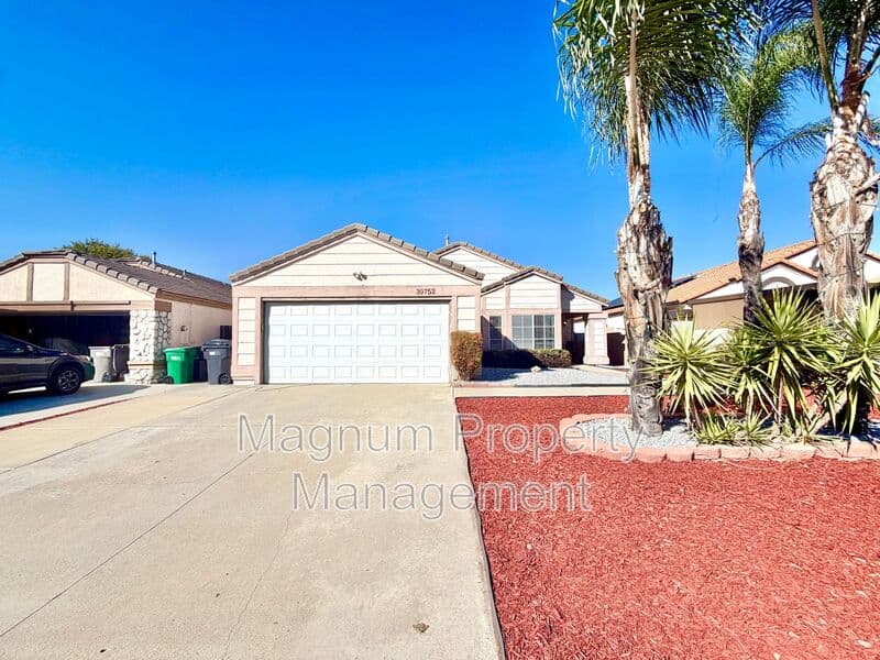 Murrieta House: 39752 Sunrose Dr