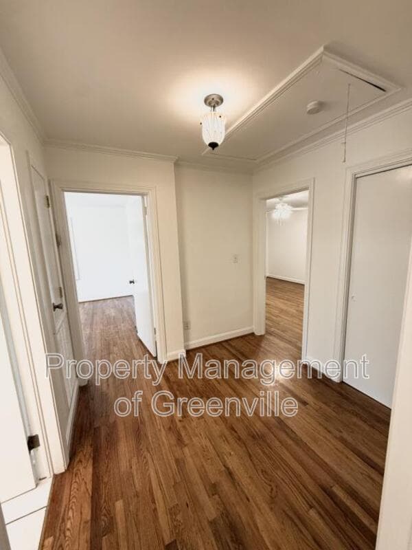 Taylors House: 205 W Lee Rd