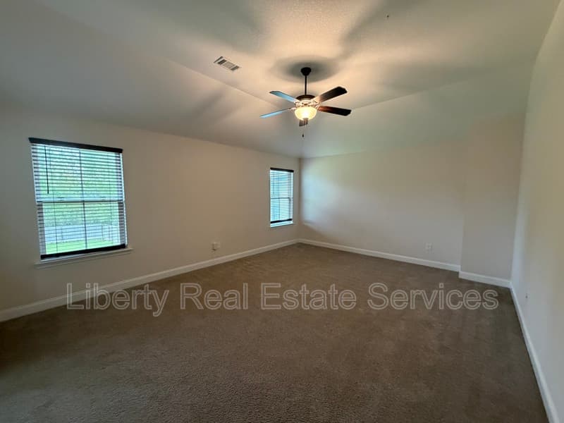 Hinesville House: 224 Whipple Ave