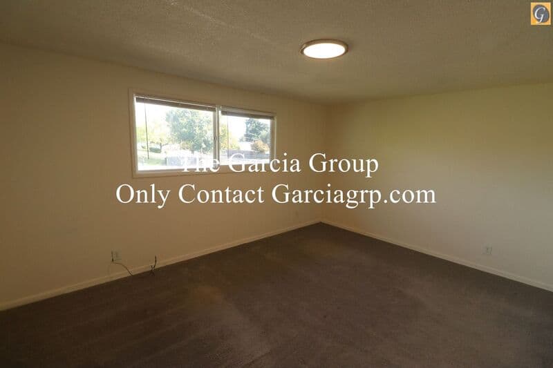 Oregon City Townhome: 581 Holmes Lane
