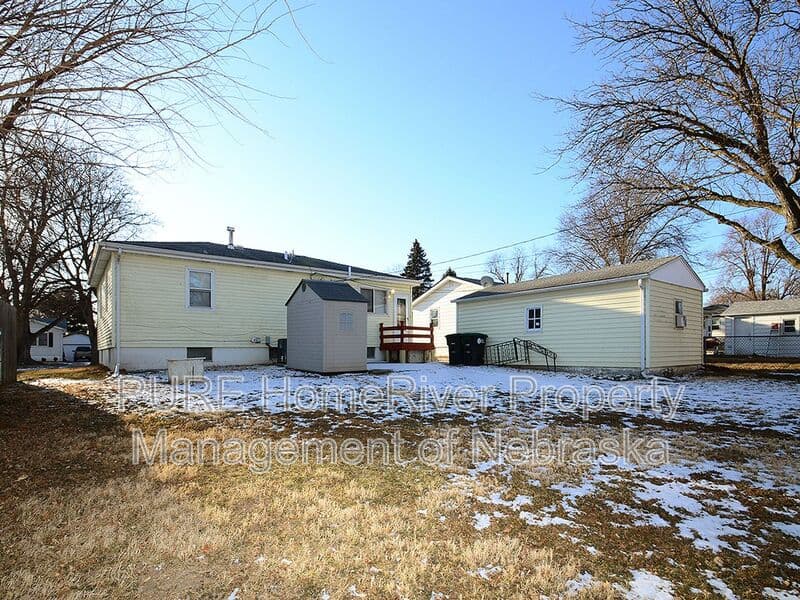 Omaha House: 8608 B St