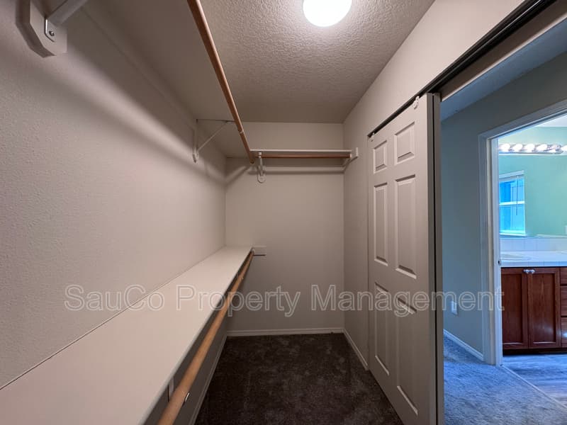 Hillsboro House: 948 SE Elina Ave