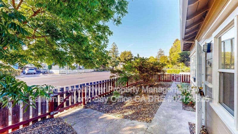 Santa Rosa House: 1430 Sonoma Avenue