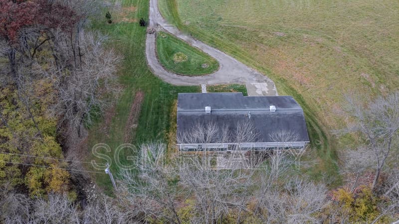 Belleville House: 3390 Wildview Way