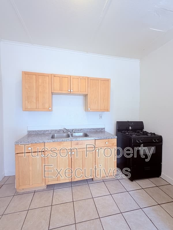 Tucson Condo: 19 West Veterans Blvd Unit 6