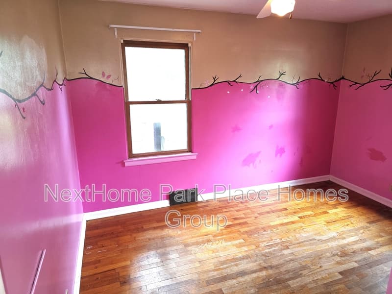 Midland House: 2908 Dartmouth Drive