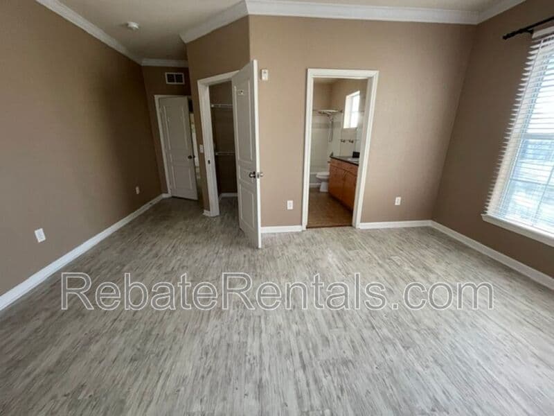 Jacksonville Condo: 8290 Gate Parkway W