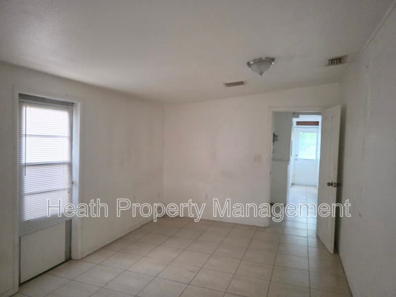 Largo House: 504 6th Ave NW