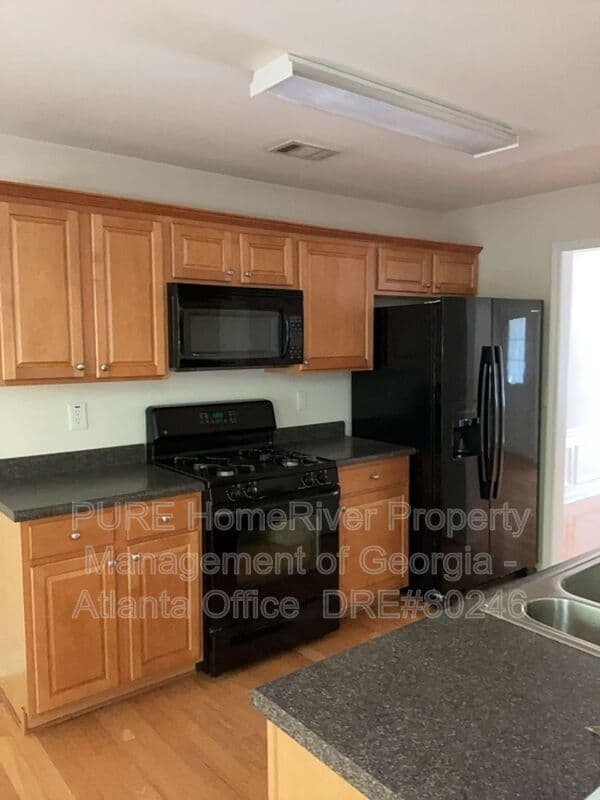 Kennesaw House: 1624 Hemburg Trce NW