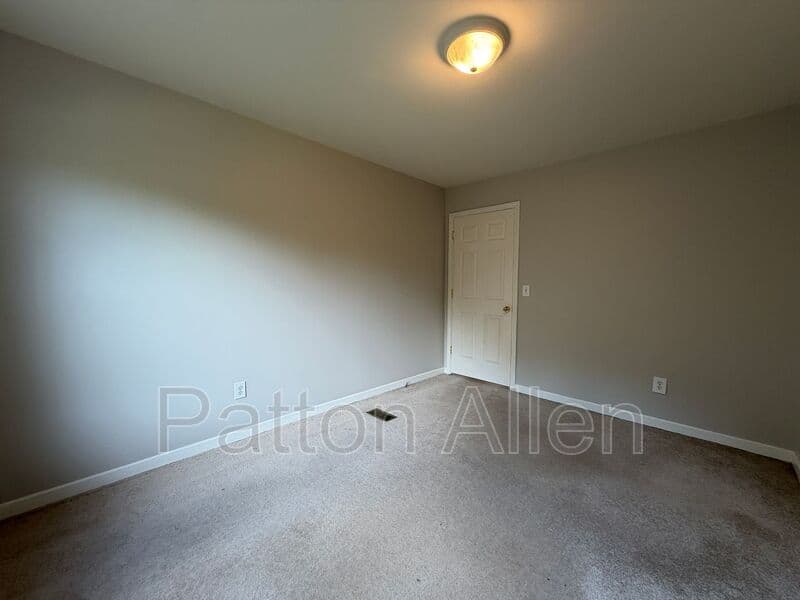 Weaverville House: 18 Meadowview Ter