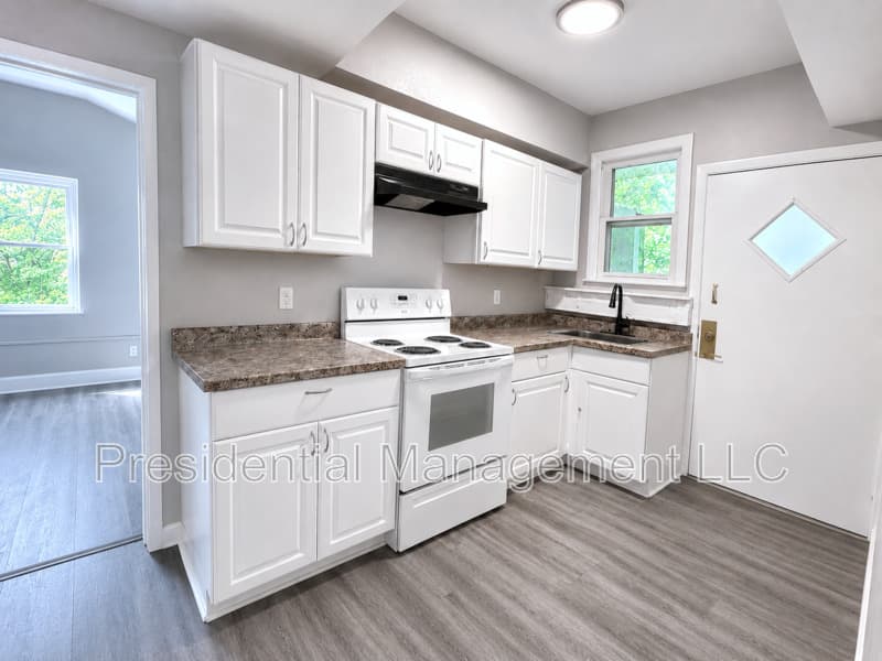 Wallingford Condo: 219 South Orchard St
