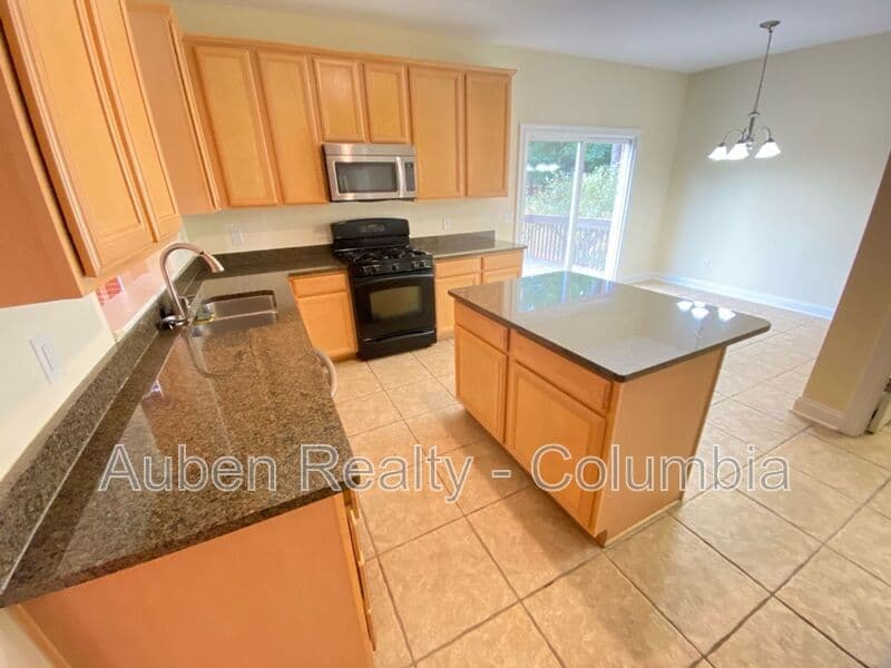 Lexington House: 105 Ridge Top Rd