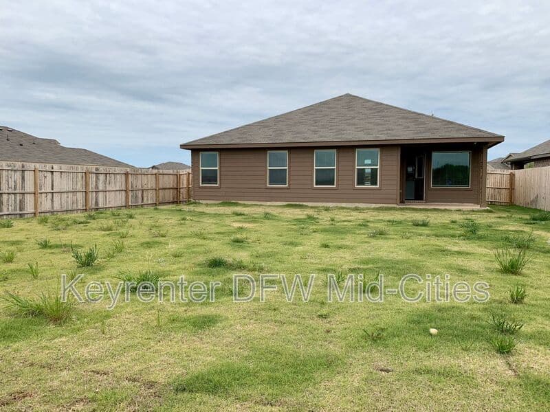 Fort Worth House: 9001 High Stirrup Lane