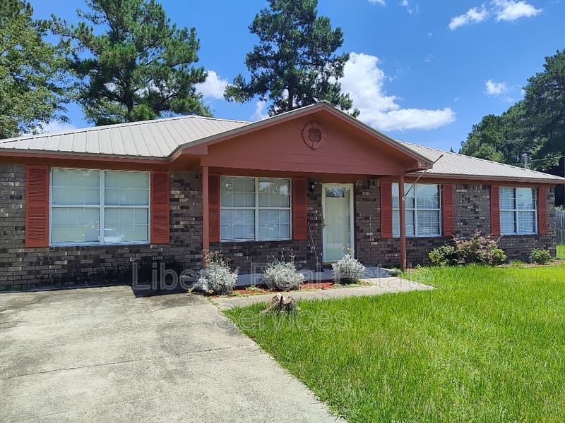 Hinesville House: 103 Angie St