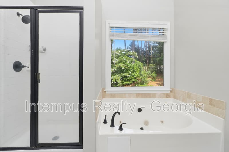 Woodstock House: 4241 Moccasin Trl