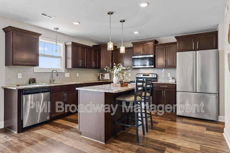 Clarksville House: 488 Kinslow Court