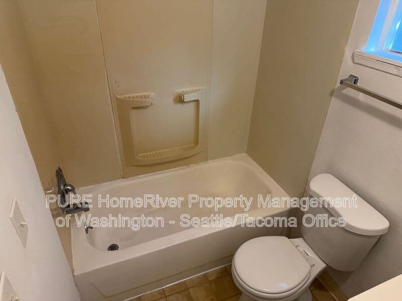 Seattle Apartment: 907 SW Holden St