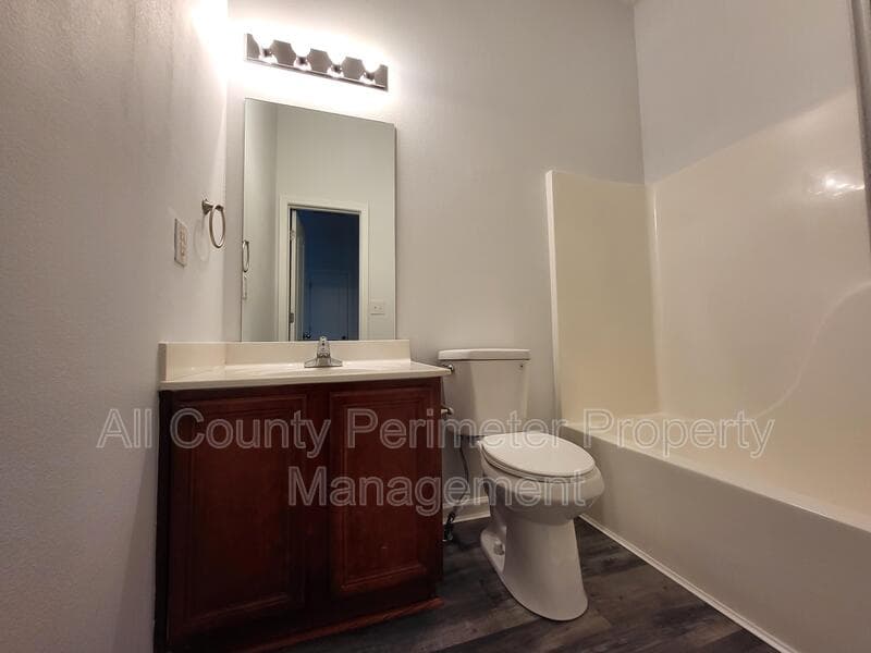 Braselton House: 6885 White Walnut Way