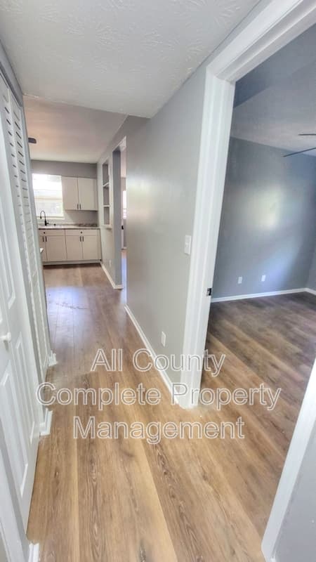 Jacksonville House: 3319 Hunt St
