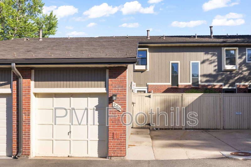 Golden Townhome: 206 South Holman Way