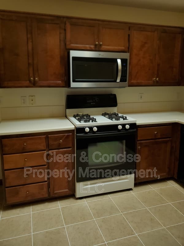 Eugene House: 5216 Cold Springs Way