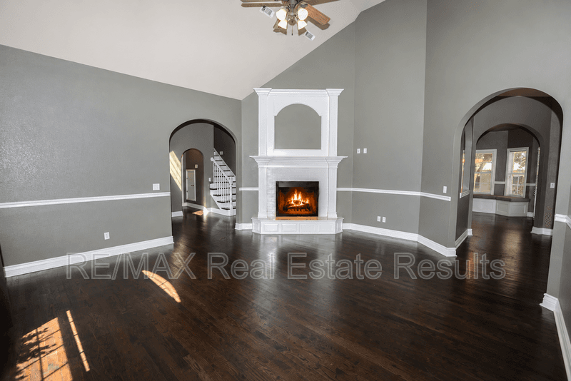 Rogers House: 5300 S 44th Pl