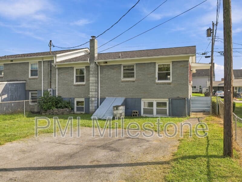 Boonsboro House: 103 Young Ave