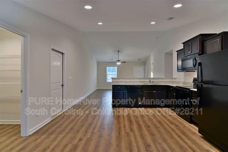 Columbia House: 416 Pitchling Dr