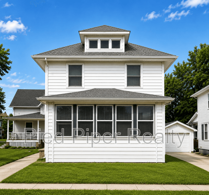 Freeport House: 1254 S Chicago Ave