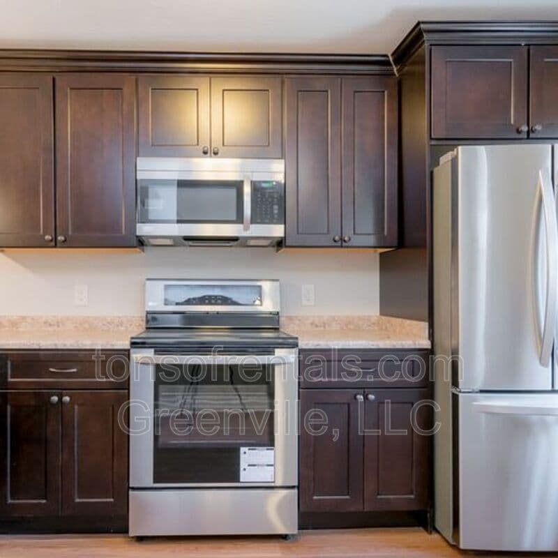 Greer Townhome: 111 Becky Don Drive 15