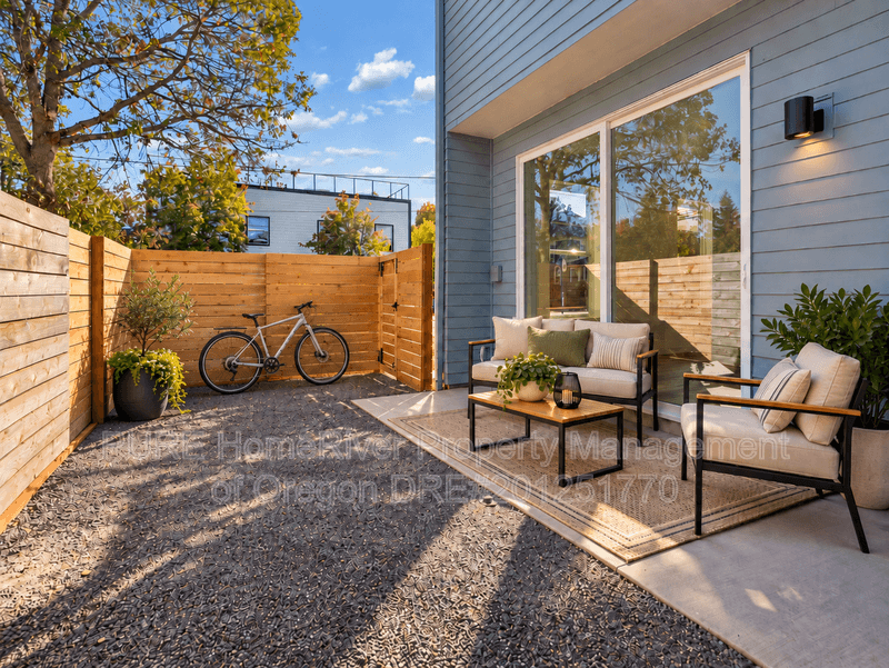 Portland Townhome: 2981 NE Emerson St