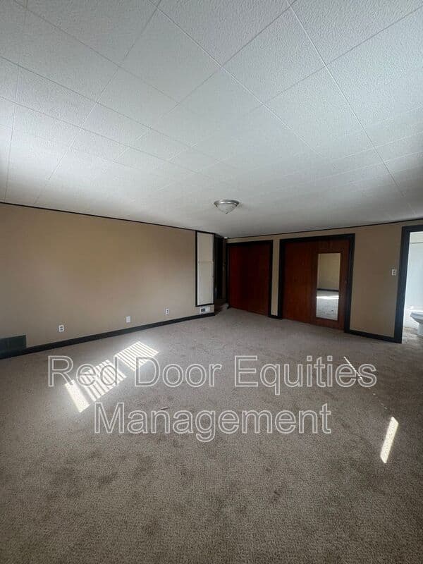 Lancaster House: 911 Angle Street