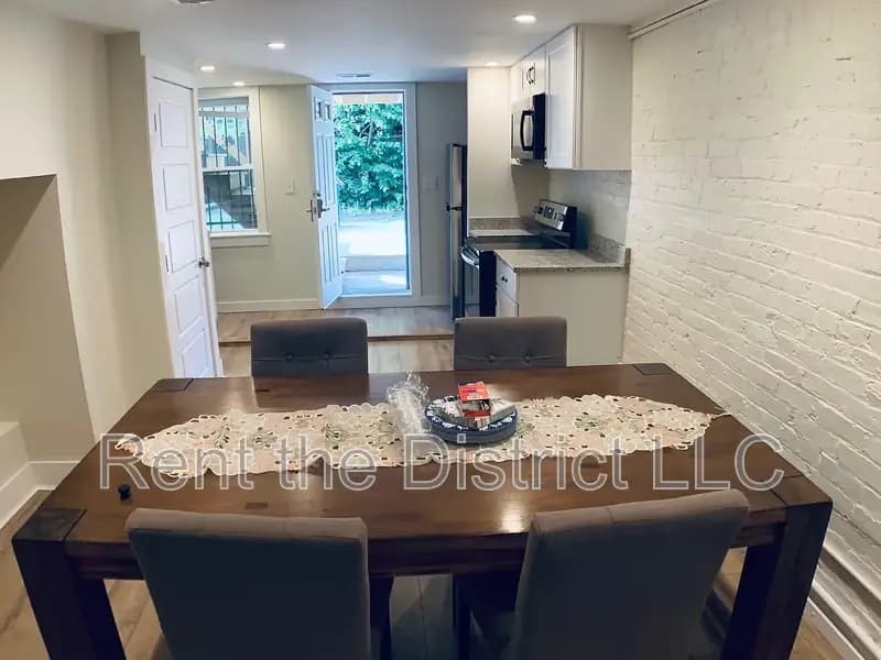 Washington Townhome: 37 Rhode Island Avenue NW