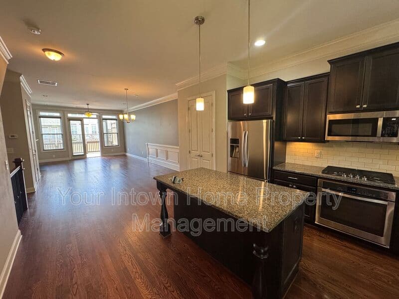 Atlanta House: 2141 Havenwood Trl NE