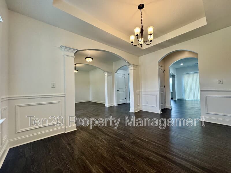 Columbus House: 5037 Lexington Lane