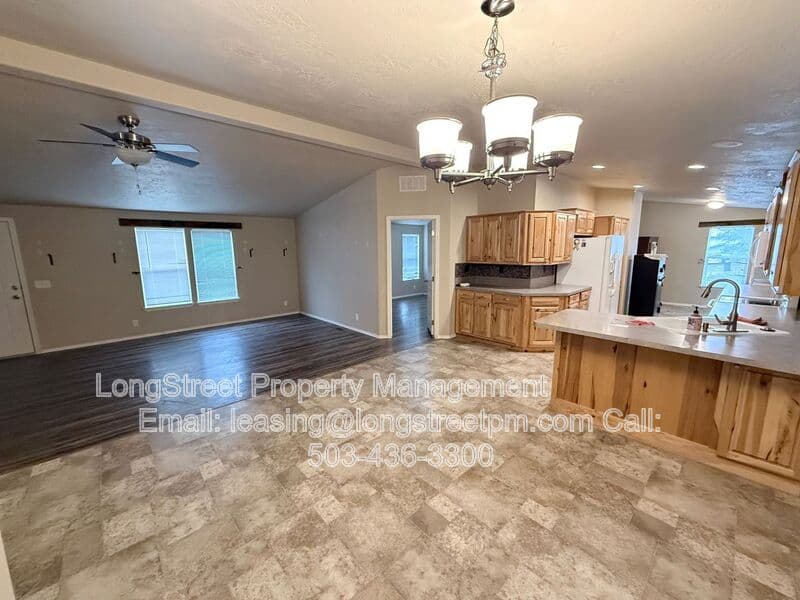 Philomath House: 209 N 9th St