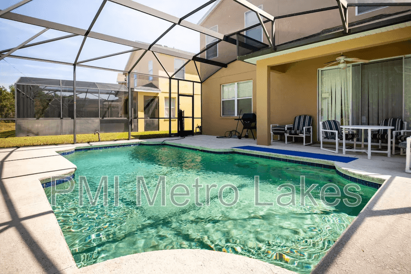 Davenport House: 194 Blue Jay Way