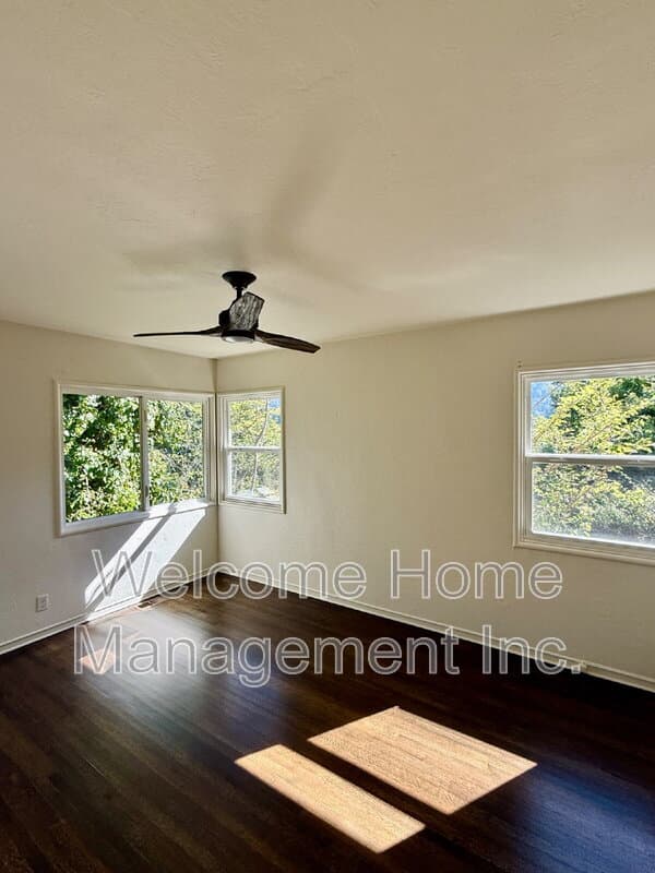 Oakland House: 5810 Estates Drive