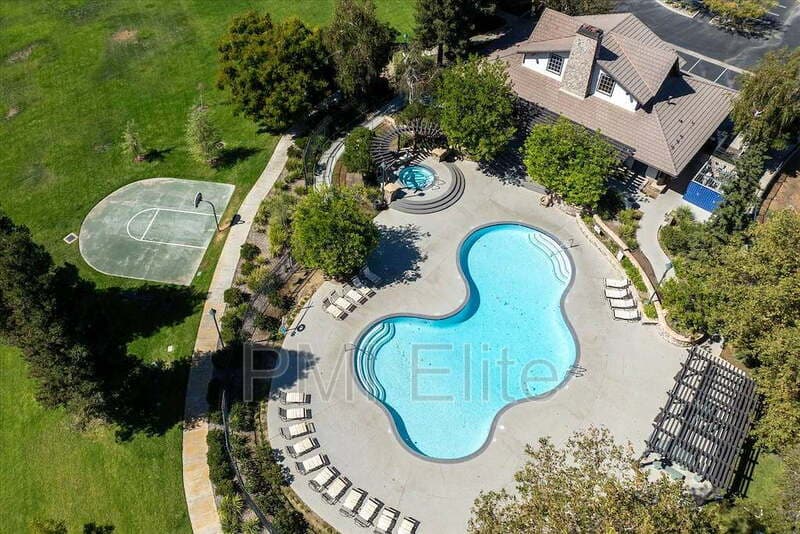 Castaic House: 32029 Cypress Way