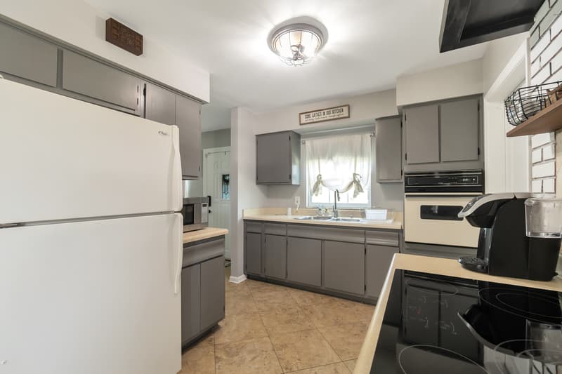 Tampa House: 7703 Southside Lane