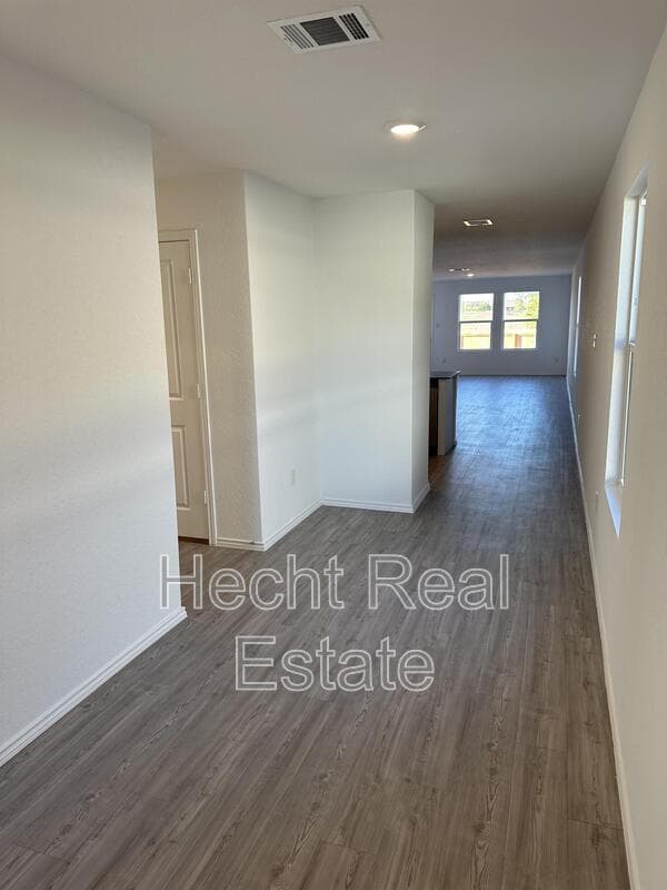 Seguin House: 5850 Coahuila