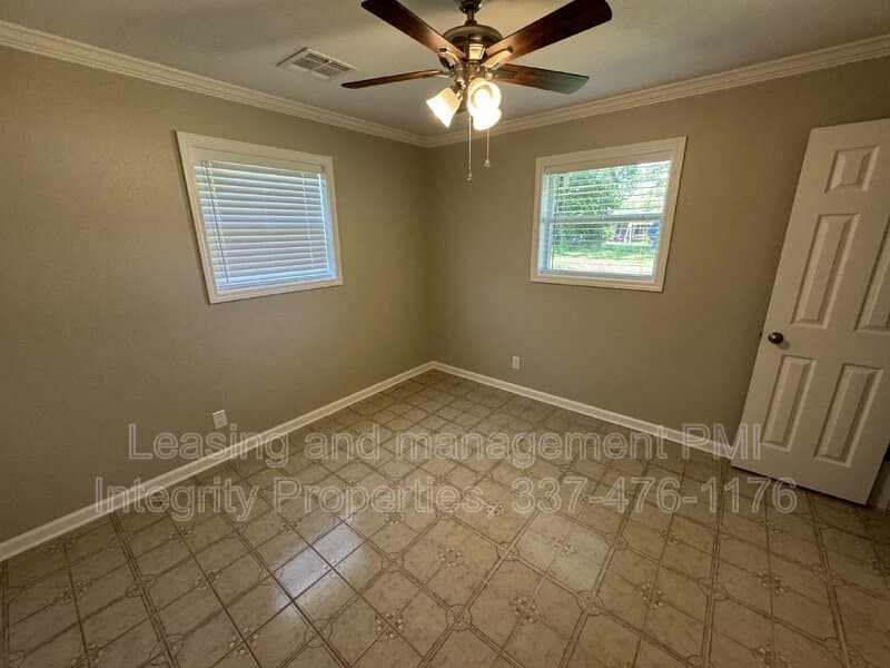 Lafayette House: 305 Alice Drive