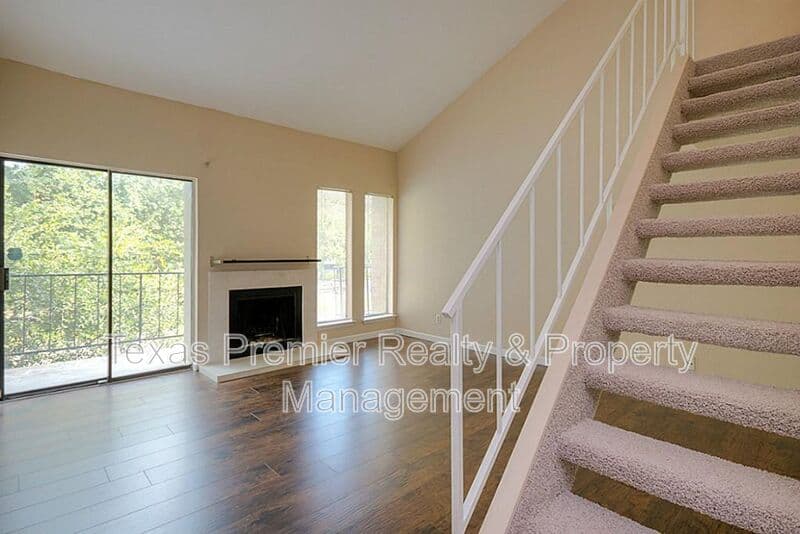 Houston Condo: 10811 Richmond Ave