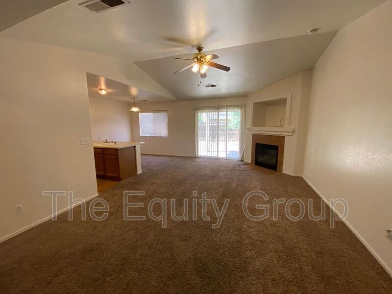 Visalia House: 3848 East Oak Avenue