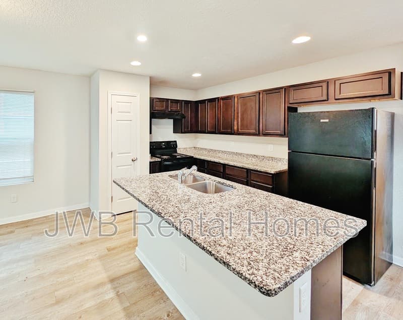 Jacksonville House: 7951 India Ave