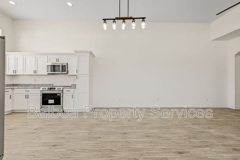 Buckeye Condo: 212 2nd Ave E