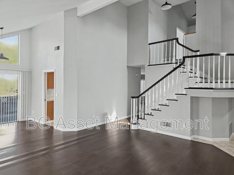 Richmond House: 3351 Parkgate Court
