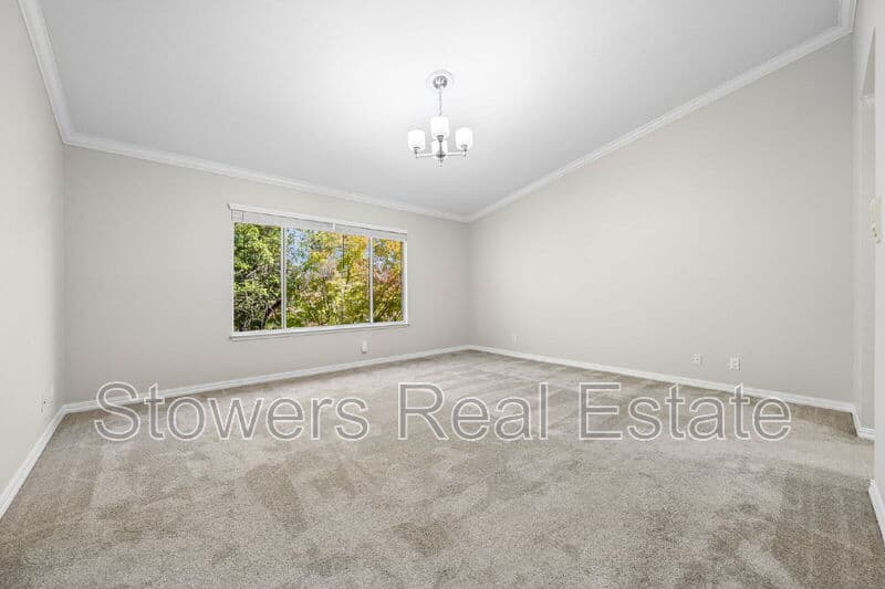 San Ramon Townhome: 613 S Blackbrush Ln